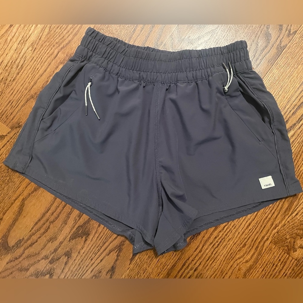 Women's grey Vuori shorts extra small